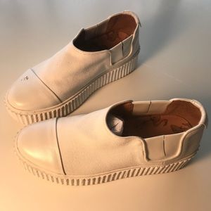 Australia LUXE Collective size 8 leather canvas